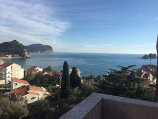 Апартаменты Apartments Katarina Петровац Апартаменты в мансарде,  с 2 спальнями, балконом и видом на море-1