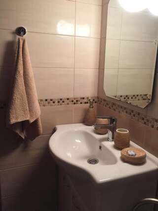 Апартаменты Apartments Katarina Петровац Апартаменты в мансарде,  с 2 спальнями, балконом и видом на море-2